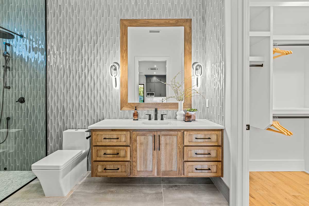 Photo of a luxury bathroom with translucent tiles